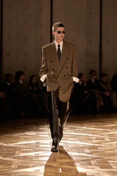 Look 13